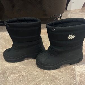 Black Snow Boots with Snowflake Emblem